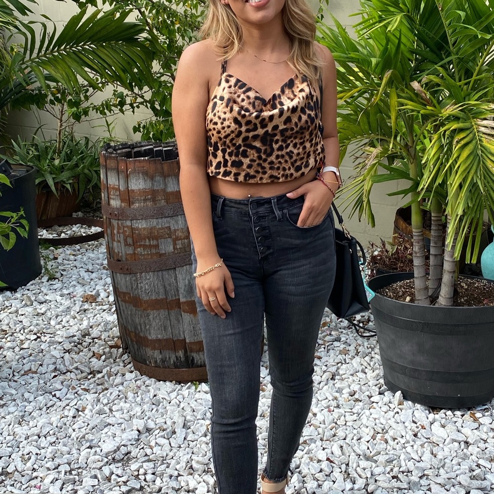 Cheetah crop crossover top (m) F21